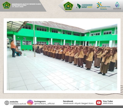 Pembiasaan Diri Siswa MAN Karo Melaksanakan Tahtim dan Tahlil di Lapangan Madrasah