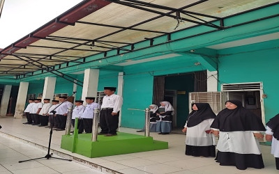 UPACARA BENDERA DENGAN PEMBINA LULUS PPPK MENJADIKAN SUASANA HARU